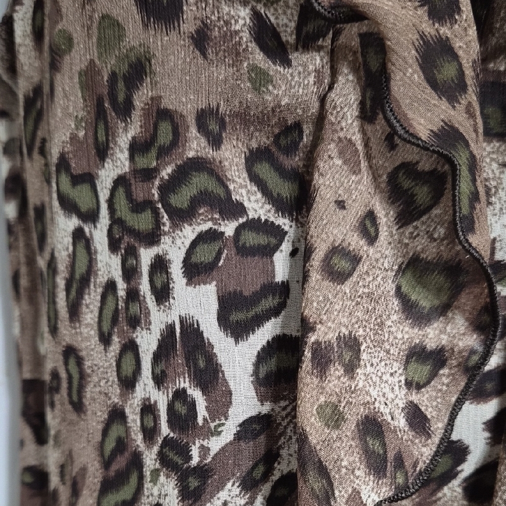 Brown Leopard Print Ruffle Blouse With Tie Back. Size L - Picture 4 of 9